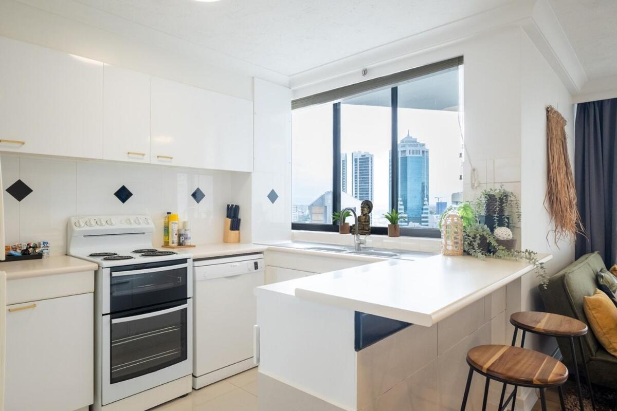 High Level 1br 1 Min To Gold Coast